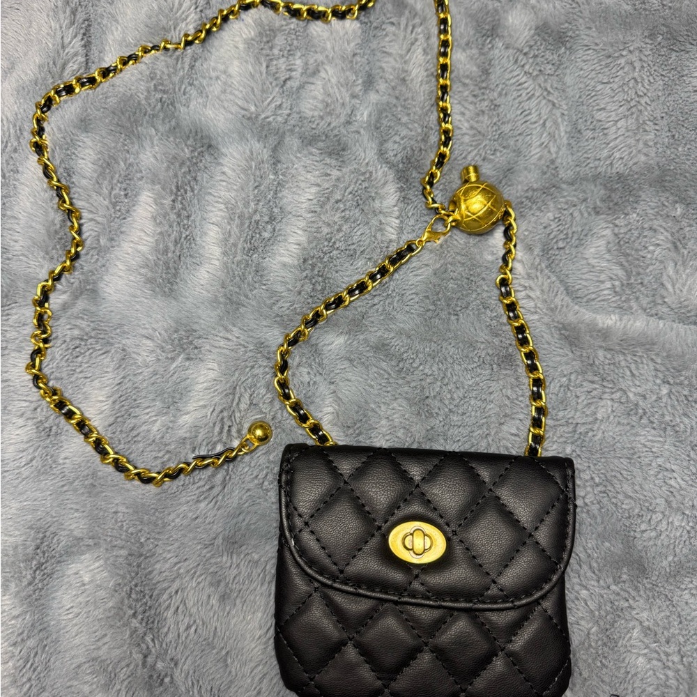 Elegant Black Quilted Chain Bag